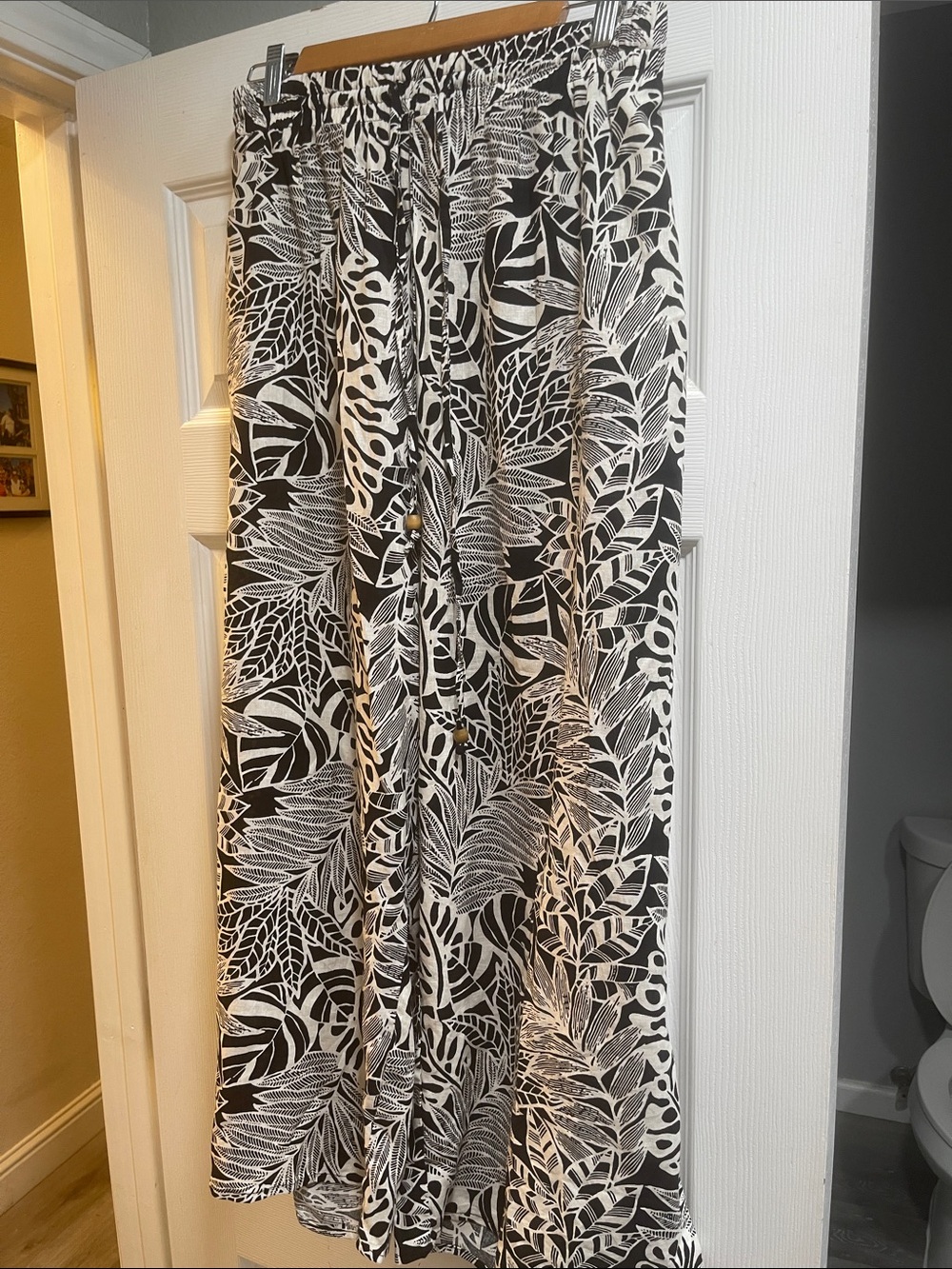 Rachel Zoe Black & White Wide-Leg Botanical Print Pants